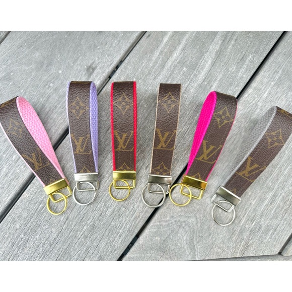 💖LV Keyring💖 - Picture 2 of 3